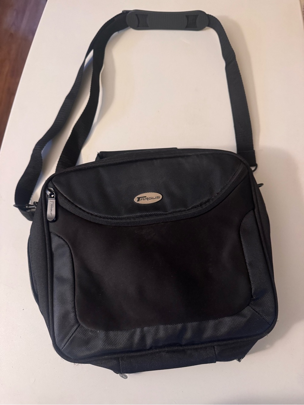 Targus Black DVD player Messenger Bag with Adjustable Strap